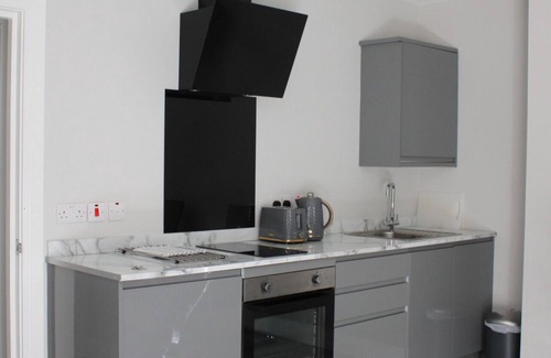 Belfast City Centre Apartment | Courtyard Apartment with private bathroom
