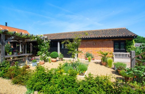 Skeyton House | Courtyard Barn 2 - Two Bedroom House, Sleeps 4