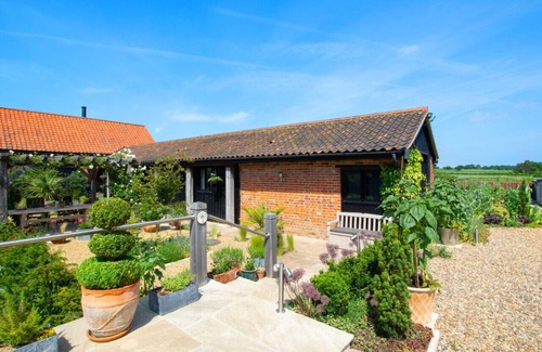 Skeyton House | Courtyard Barn 2 - Two Bedroom House, Sleeps 4