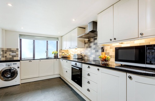 Templecombe House | Courtyard Barn 5* rated in stunning rural location on Somerset, Dorset border.