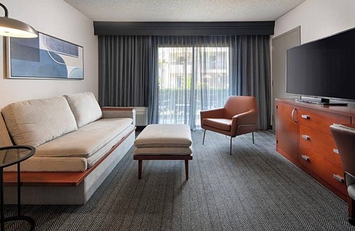 Raisin Hotel | Courtyard by Marriott Fresno