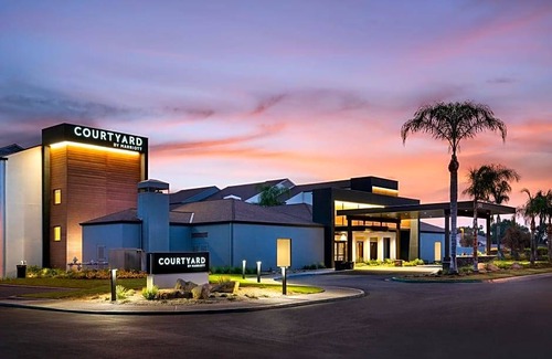 Raisin Hotel | Courtyard by Marriott Fresno
