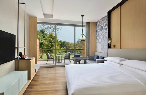 Faridabad Hotel | Courtyard by Marriott Aravali Resort