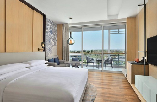 Faridabad Hotel | Courtyard by Marriott Aravali Resort