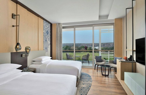 Faridabad Hotel | Courtyard by Marriott Aravali Resort