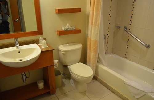Maleza Baja Hotel | Courtyard by Marriott Aguadilla