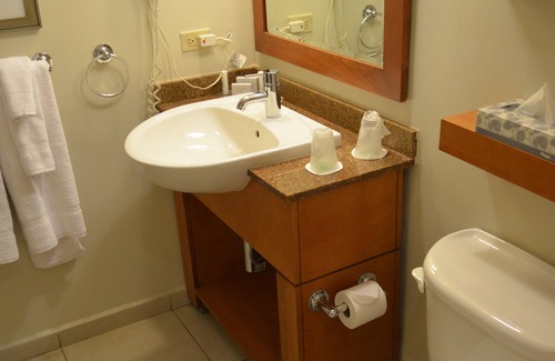 Maleza Baja Hotel | Courtyard by Marriott Aguadilla
