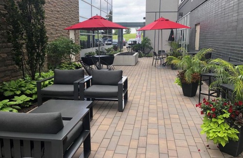 Burlington Hotel | Courtyard by Marriott Burlington-Oakville