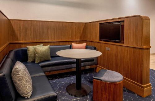 Billerica Hotel | Courtyard by Marriott Boston Billerica Bedford