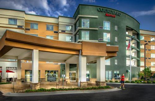 Charleston Hotel | Courtyard by Marriott Charleston Downtown/Civic Center