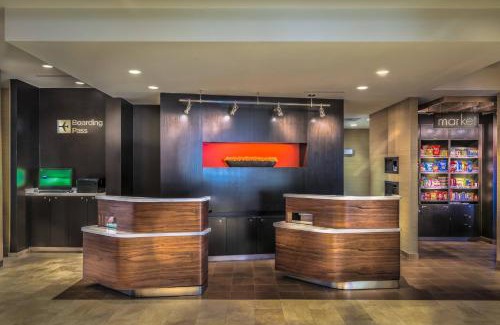 Charleston Hotel | Courtyard by Marriott Charleston Downtown/Civic Center