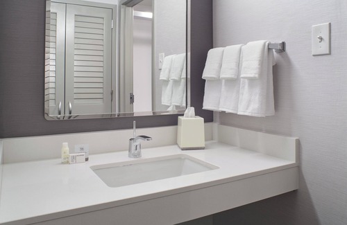 Half Day Hotel | Courtyard by Marriott Chicago Lincolnshire