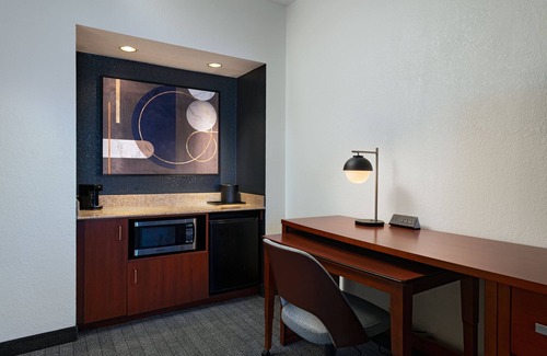 Plano Hotel | Courtyard by Marriott Dallas Plano Parkway at Preston Road