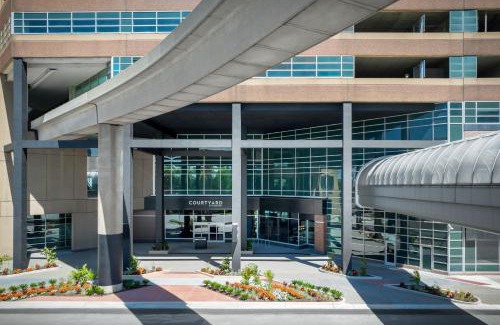 Downtown Detroit Hotel | Courtyard by Marriott Detroit Downtown