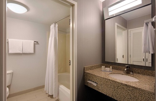 East Paris Hotel | Courtyard by Marriott Grand Rapids Airport