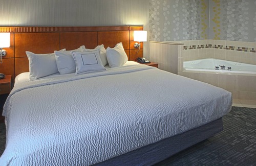Hamilton Hotel | Courtyard by Marriott Hamilton