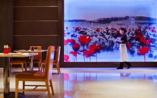 Downtown Hangzhou Hotel | Courtyard by Marriott Hangzhou Wulin
