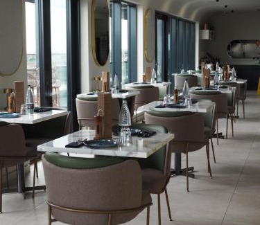 Harlington Hotel | Courtyard by Marriott London Heathrow Airport