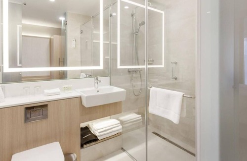 Business District House | Courtyard by Marriott Vilnius Superior Double BB