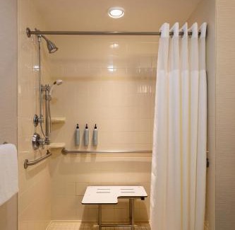 Middleton Hotel | Courtyard by Marriott Madison West/Middleton