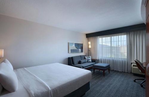 Aksarben - Elmwood Park Hotel | Courtyard by Marriott Omaha Aksarben Village