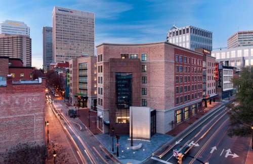 Downtown Richmond Hotel | Courtyard by Marriott Richmond Downtown