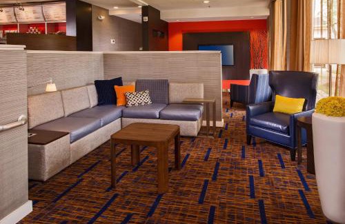 Richmond Hotel | Courtyard by Marriott Richmond West