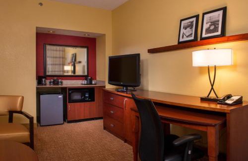 Richmond Hotel | Courtyard by Marriott Richmond West