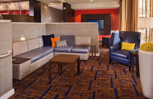 Richmond Hotel | Courtyard by Marriott Richmond West