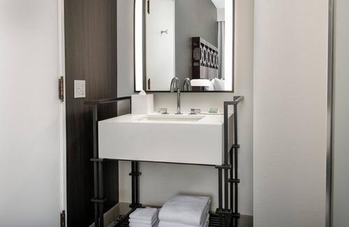Civic Core Hotel | Courtyard by Marriott San Diego Downtown