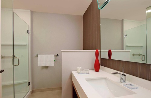 Victoria Hotel | Courtyard by Marriott Victoria