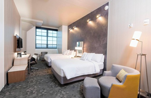 Waterloo Hotel | Courtyard by Marriott Waterloo Cedar Falls