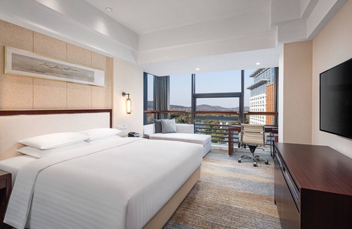 Bin Hu District Hotel | Courtyard by Marriott Wuxi Lihu Lake