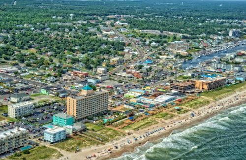 Carolina Beach Hotel | Courtyard Carolina Beach Oceanfront