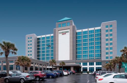 Carolina Beach Hotel | Courtyard Carolina Beach Oceanfront