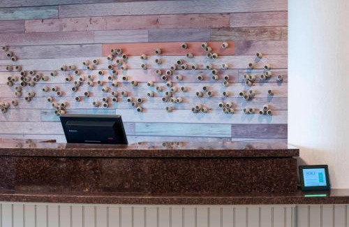 Carolina Beach Hotel | Courtyard Carolina Beach Oceanfront