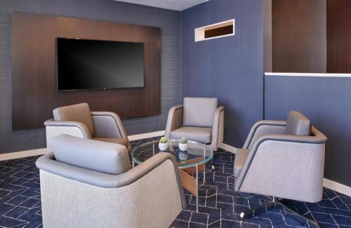 Half Day Hotel | Courtyard Chicago Lincolnshire