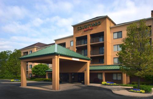 Middleburg Heights Hotel | Courtyard Cleveland Airport South