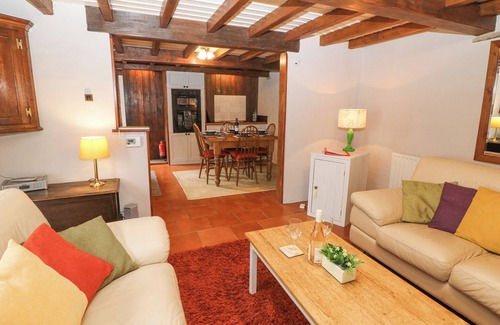 Peak District National Park Cottage | COURTYARD COTTAGE, family friendly in Chapel-En-Le-Frith
