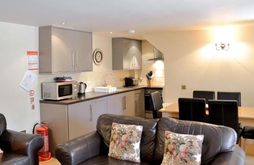 Gordon House | Courtyard Cottage