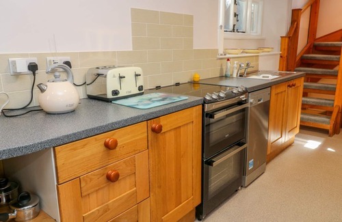 Chulmleigh Cottage | Courtyard Cottage : Sleeps 4 with 2 Bathrooms in Hilltop Village