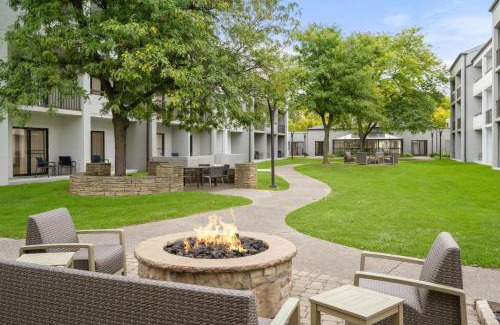 Romulus Hotel | Courtyard Detroit Metro Airport Romulus