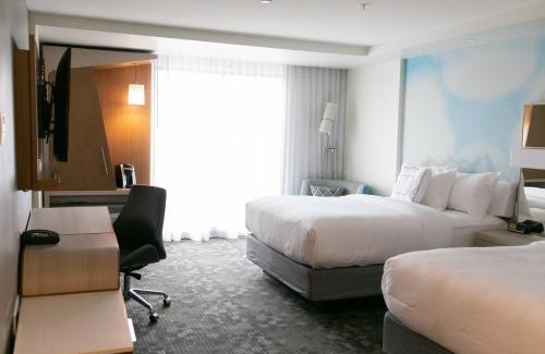 Elkhart Hotel | Courtyard Elkhart
