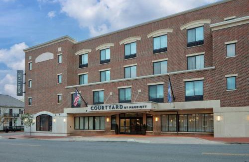 Old Town Fredericksburg Hotel | Courtyard Fredericksburg Historic District