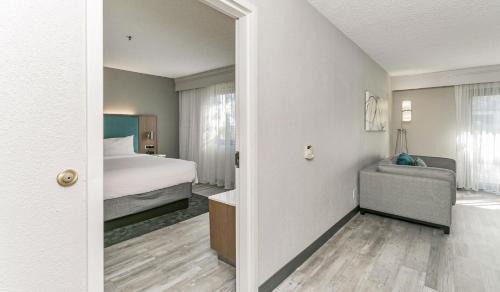Coliseum Central Hotel | Courtyard Hampton
