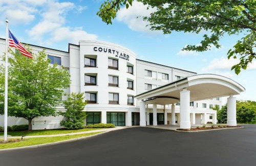 Newington Hotel | Courtyard Hartford Farmington