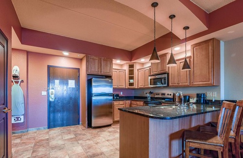 Wisconsin Dells Condo | COURTYARD.JACUZZI tub!!.
