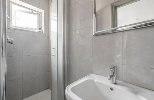 Hammersmith Apartment | Courtyard Oasis