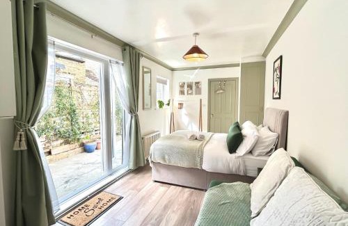 Hammersmith Apartment | Courtyard Oasis