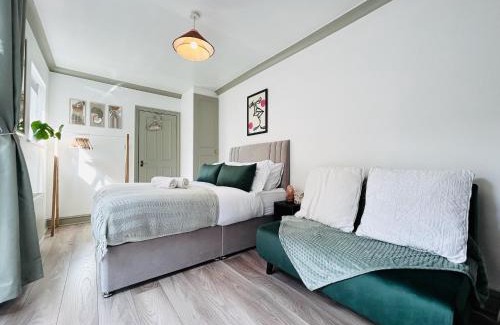 Hammersmith Apartment | Courtyard Oasis